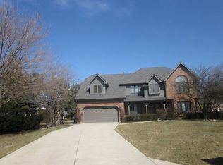 8801 Gleneagles Ln, Darien, IL 60561