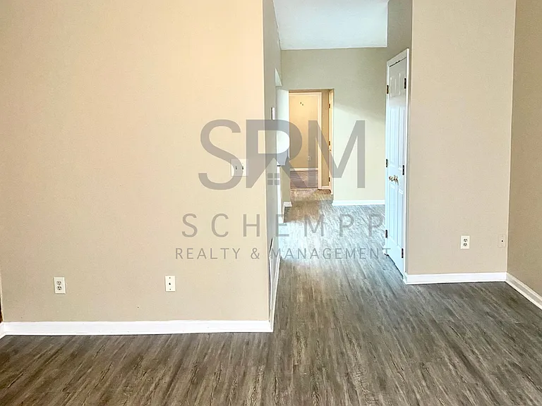 807-809 E. Maple St — Photo 6