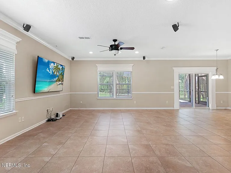 352 Silver Glen Ave — Photo 11