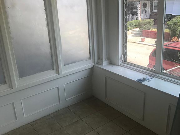 2nd image of 4924 Rosehill St