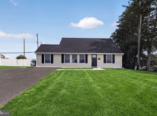 28 Jump Hill Rd, Levittown, PA 19056