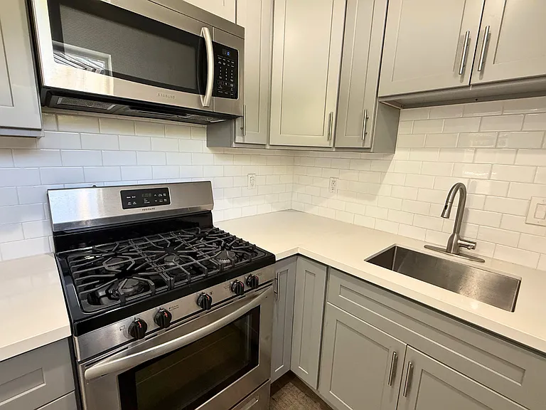 119 Franklin Ave — Photo 6