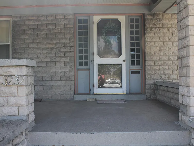 3232 Summit St — Photo 3