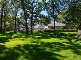 1049 Blackburn Dr, Inverness, IL 60067