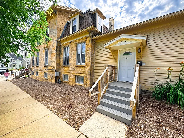 152 E Johnson St — Photo 1