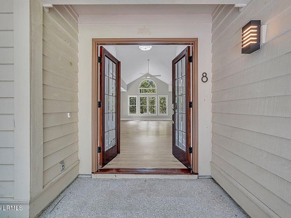 3rd image of 8 Pineland Road