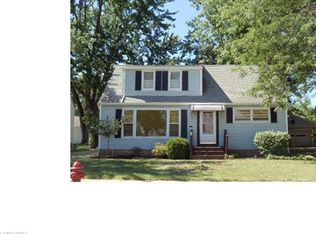 772 E 300th St, Willowick, OH 44095