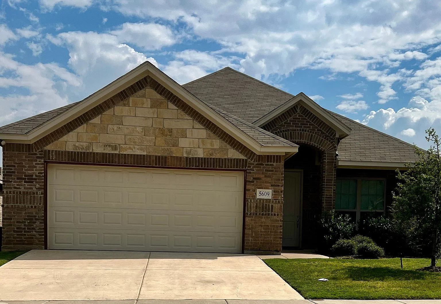 1/2 Off First Month's Rent! — Photo 1