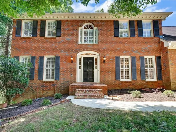 2935 Abbottswell Dr, Johns Creek, GA 30022