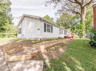 515 W Dee St, Lebanon, IL 62254