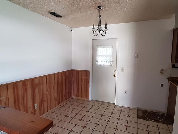 4th image of 35 Aspen St