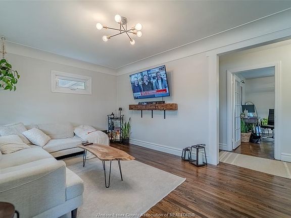 3rd image of 530 Lesperance Rd