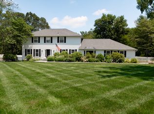 4 Old Woods Rd, Brookfield, CT 06804