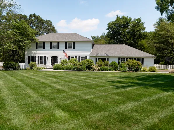 4 Old Woods Road, Brookfield, CT 06804