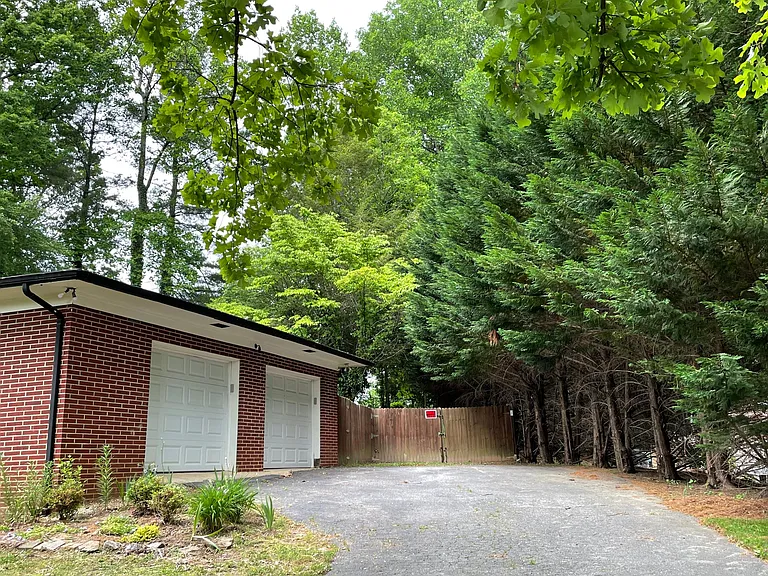 419 Wedgewood Pl SW — Photo 10