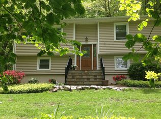 62 Mountain Rd, Redding, CT 06896