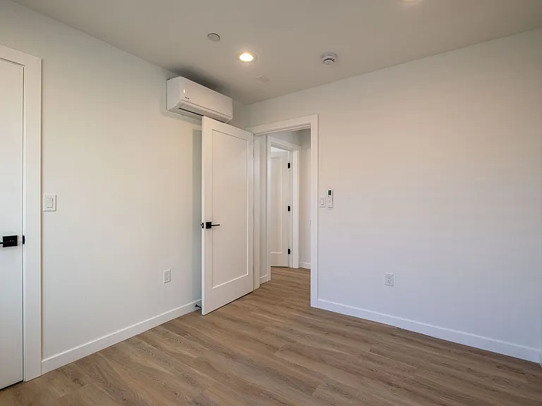Pullman Lane Residences — Photo 61