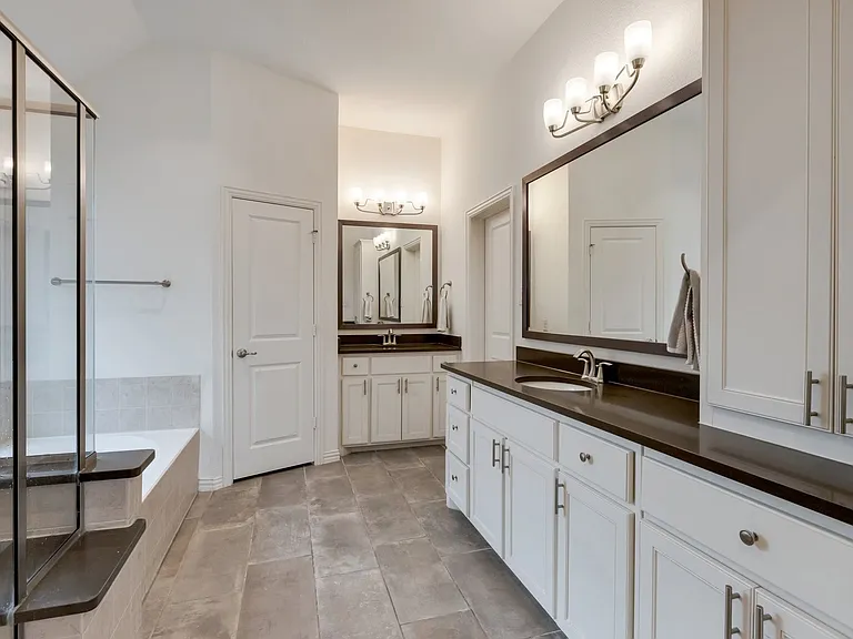 2464 Castle Ridge Dr — Photo 12