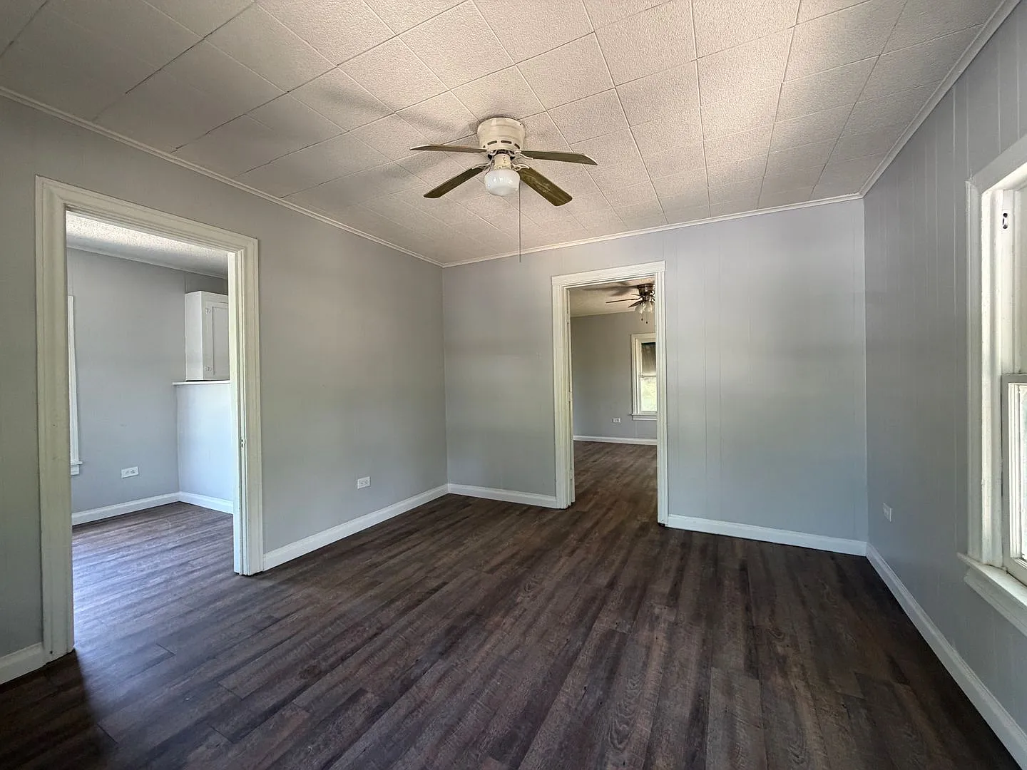 Apartment *Upstairs* Leasing Special Available* — Photo 3