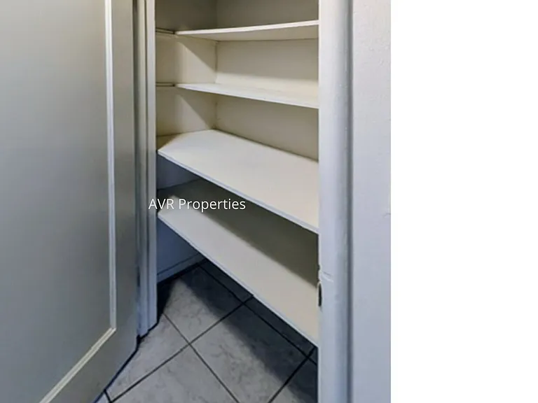 520 N Livermore Ave — Photo 6