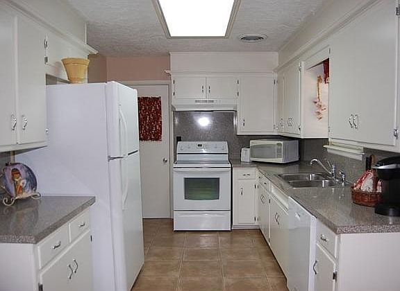 3rd image of 1521 Canterbury St