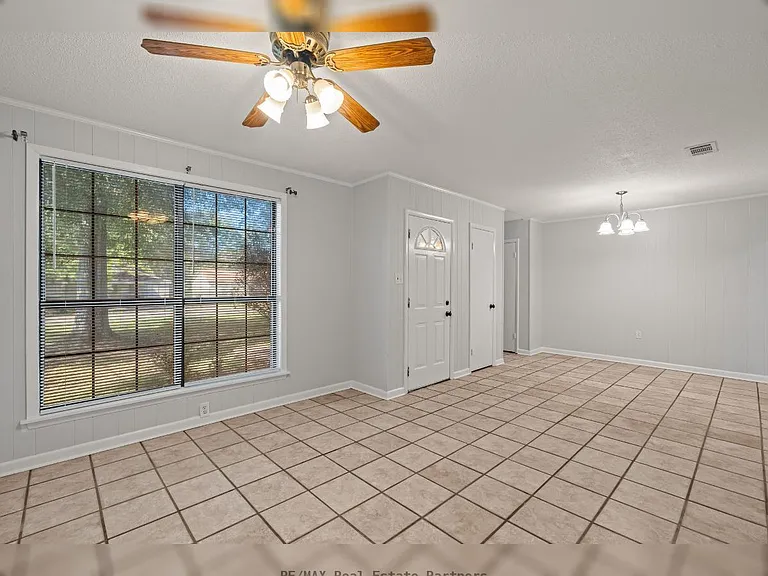 307 N 40th Ave — Photo 5