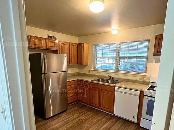 4th image of 900 Olmstead St