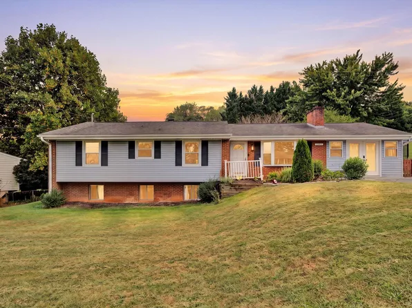 5812 Knowles Dr, Roanoke, VA 24018