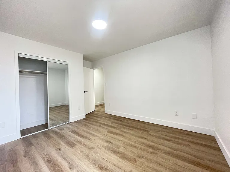 70 Paisley Blvd W — Photo 16