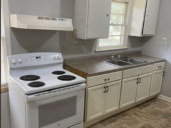 2nd image of 174 Cobb St