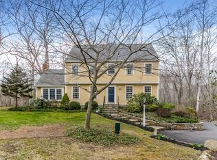 29 Paper Mill Dr, Madison, CT 06443