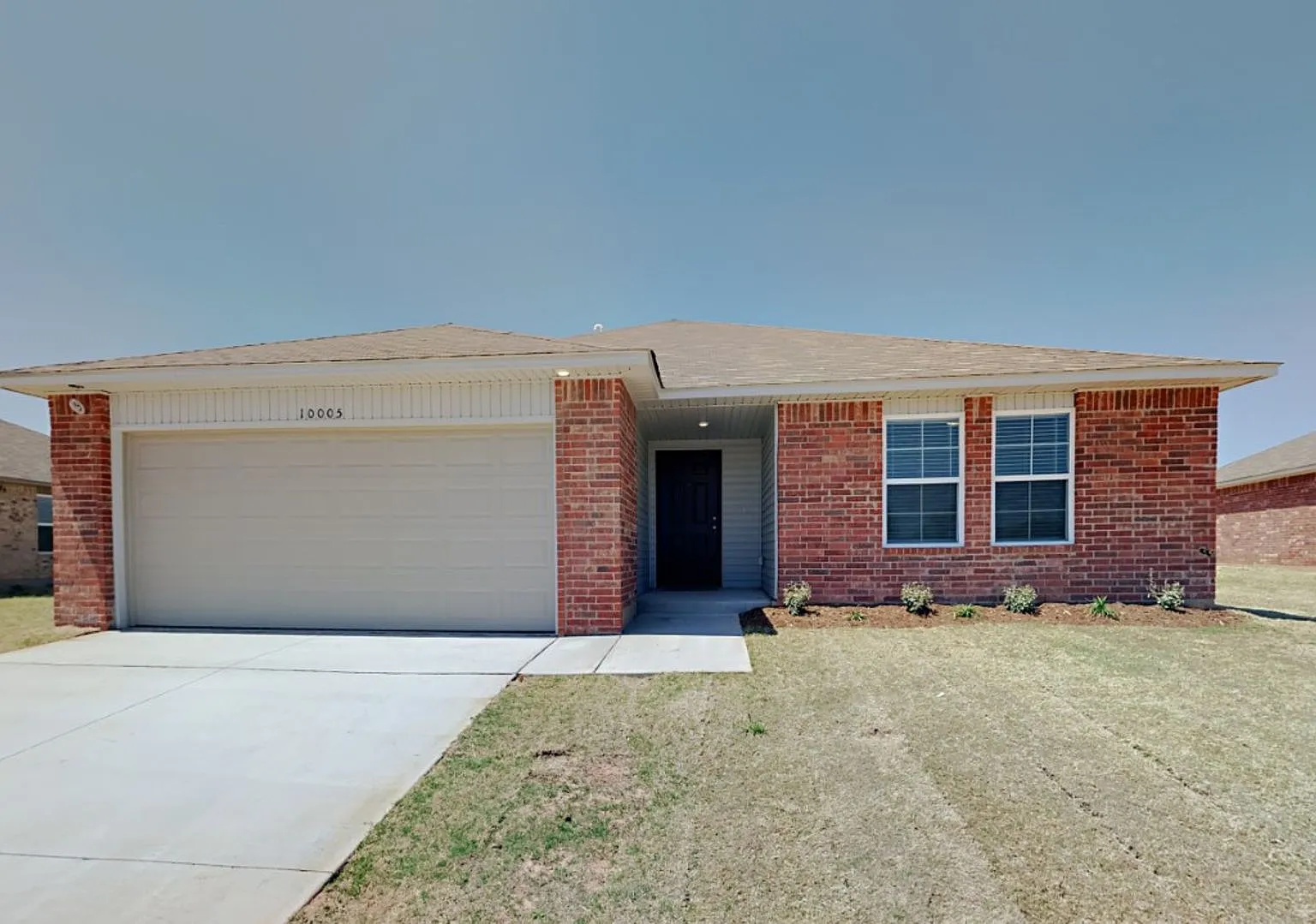Nice 3 Bedroom 2 Bathroom Home in Yukon Schools — Photo 1