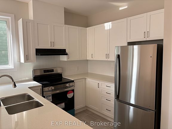 5th image of 530 Oldenburg Ave