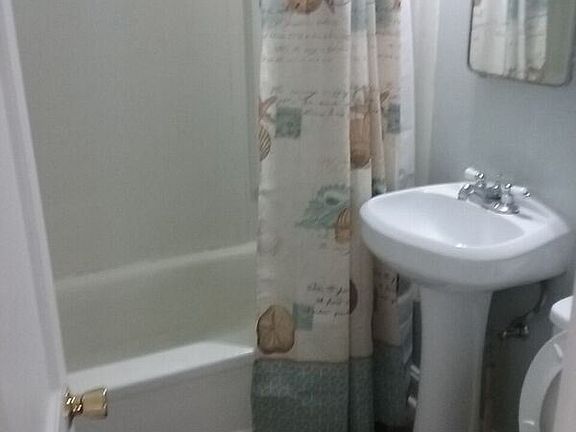 3rd image of 469 W Grace St