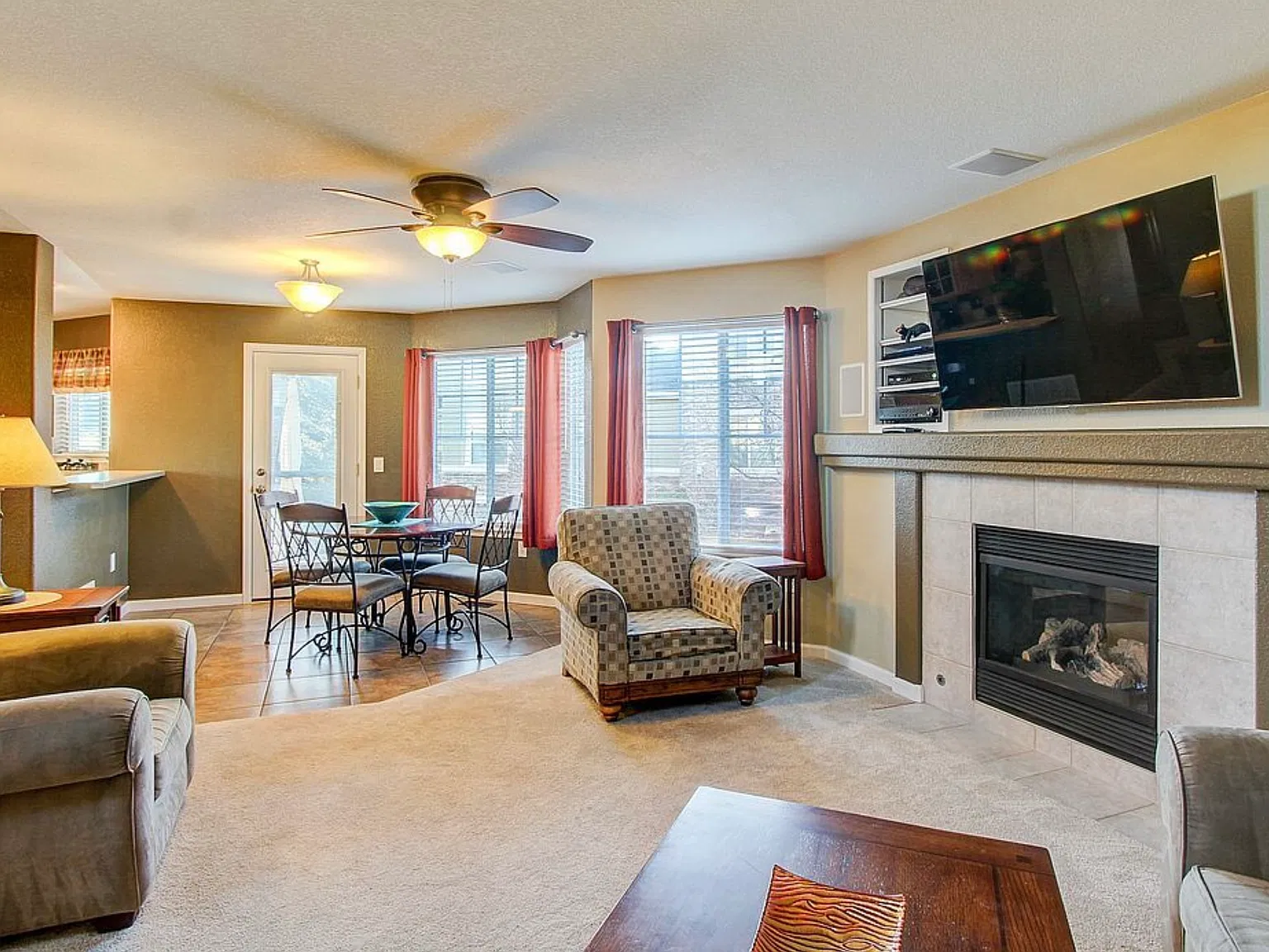 3 bed, 2.5 bath, 2429 sqft, $2,900 — Photo 4