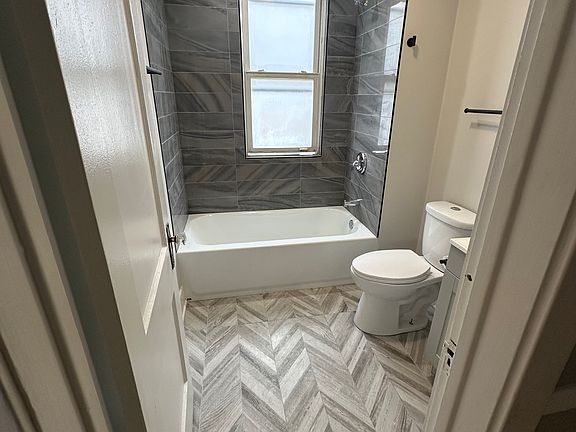 4th image of 9148 S Laflin St #1