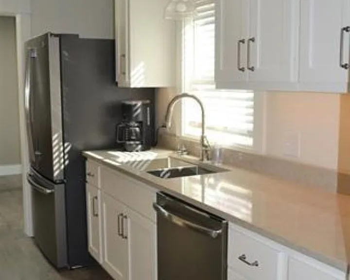 124 N Bryan Ave — Photo 5