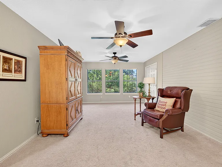Large upstairs game room with closet