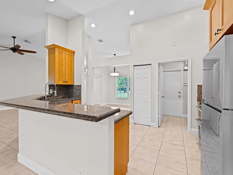 16628 Valencia Blvd — Photo 11