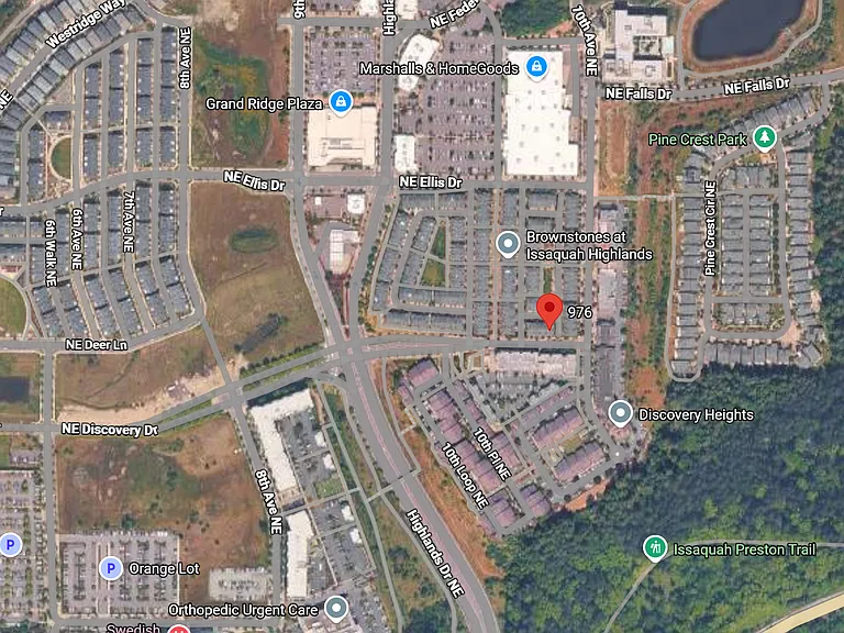 Steps to Grand Ridge Plaza, Regal Cinema, Issaquah Highlands Park&Ride, Swedish Hospital, Safeway, Starbucks & numerous shops & restaurants
