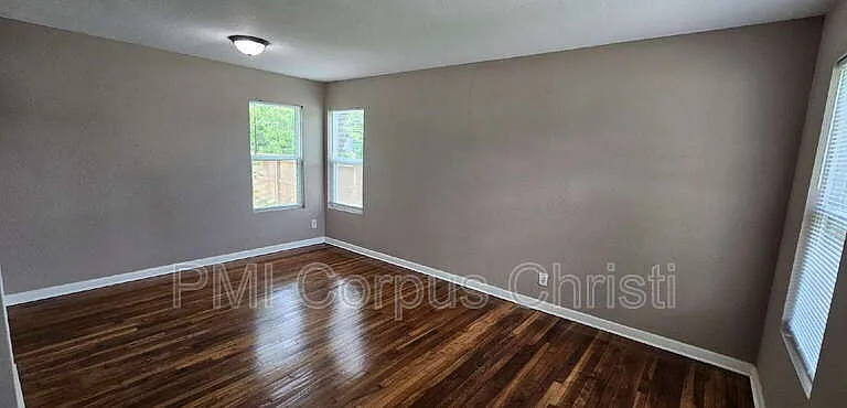 638 Sharon Dr — Photo 3