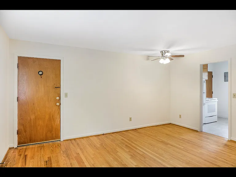 667 Idlewild Cir #404 — Photo 4