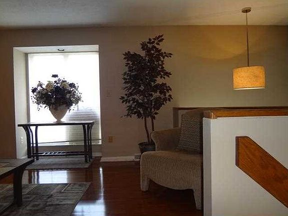 5th image of 525 Lakewood Dr