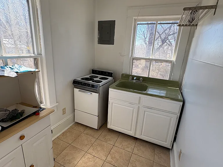 410 Northwest St #B — Photo 1