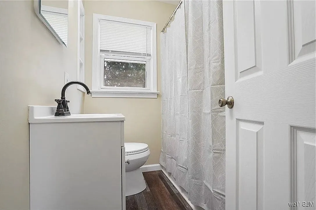 Building Photo - 1568 Newton St #1