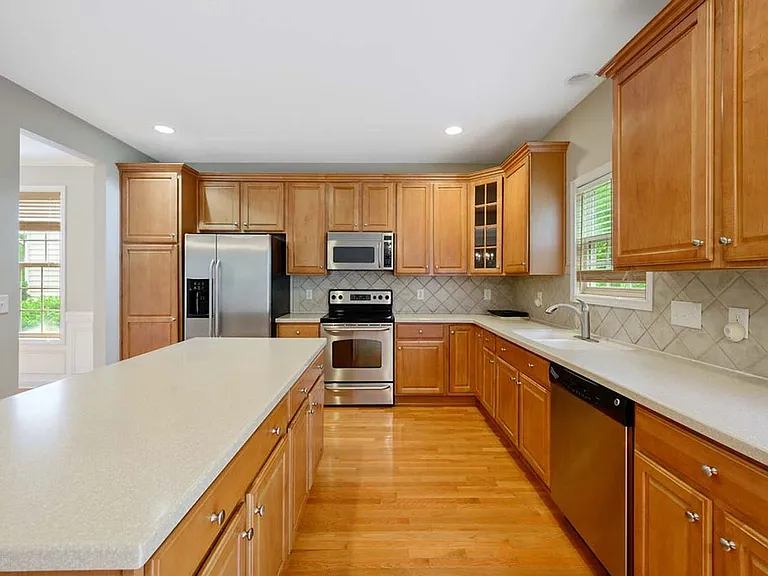 1408 Lindenberg Sq — Photo 6