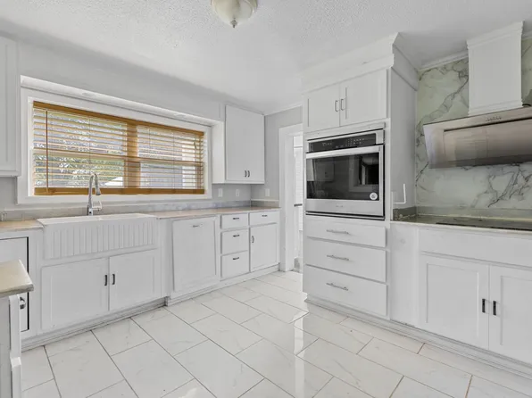 50 County Road 2123, Clarksville, TX 75426