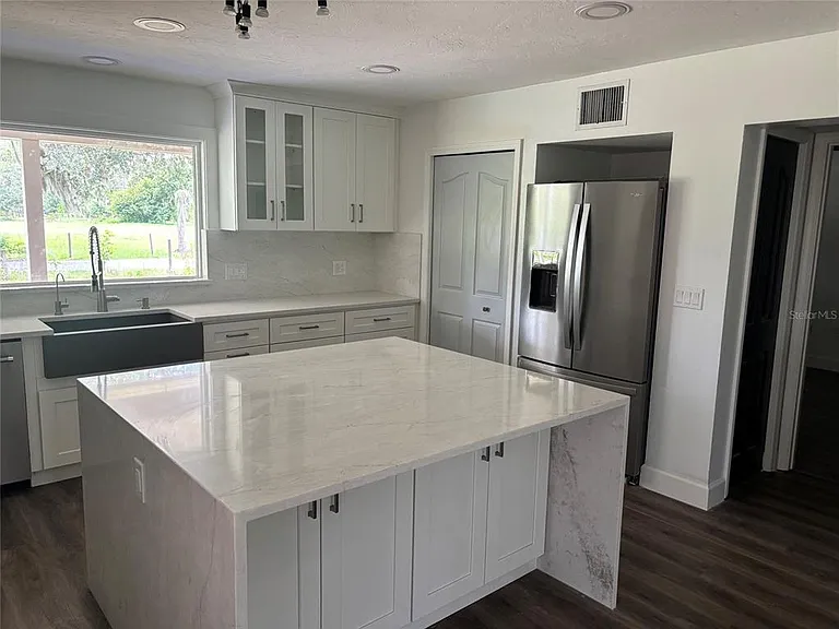 7910 Kennedy Ln — Photo 3