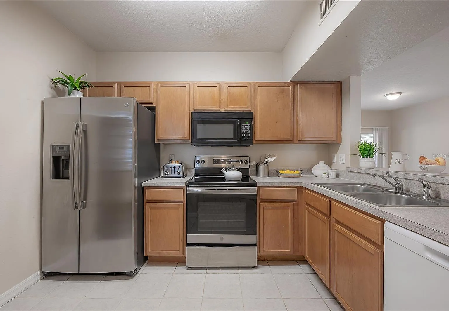 3 bed, 1151 sqft, $2,675 — Photo 2