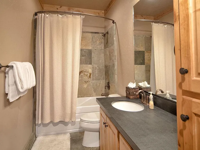 122 Hastings Dr #206 — Photo 9